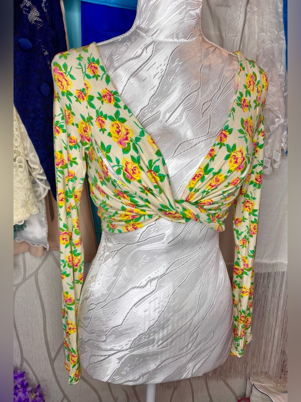 🌷 Mng 🌷 Floral Twist Front Long Sleeve Crop Top - Yellow Rose